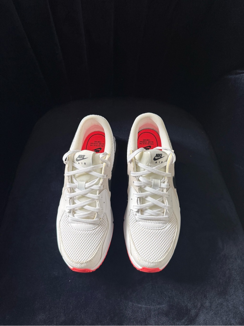 NIKE -  **NWOT** AIR MAX Athletic Shoes
Size 8 Womens or fits 6.5 Male (Youth)